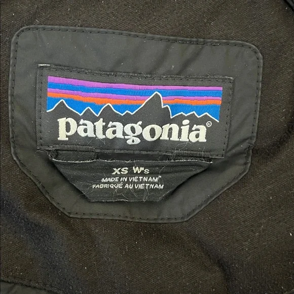 Patagonia Black Women's Hooded Puffer Coat - Picture 2 of 4